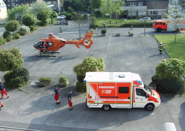 ambulance-257322 ambulance-257322